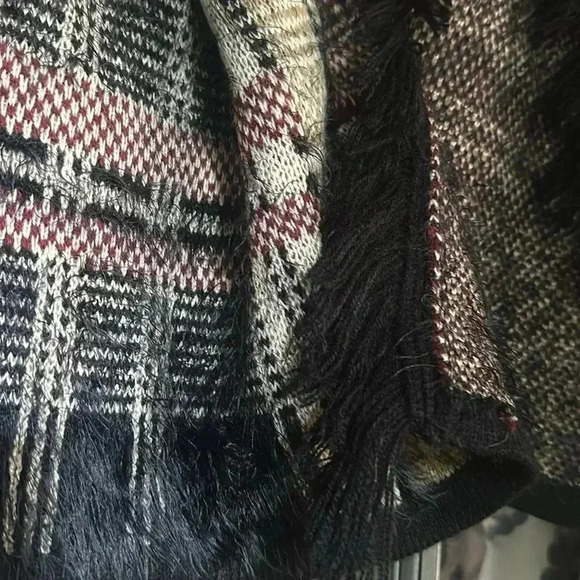 BCBG MAX AZRIA LONG SWEATER-- MULTICOLOR--size small - Picture 4 of 6